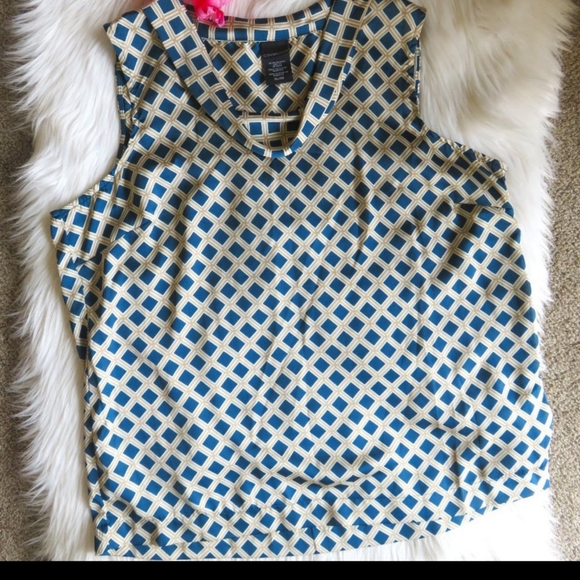 Covington top blouse sleeveless geometric blue tan printed - Picture 4 of 7